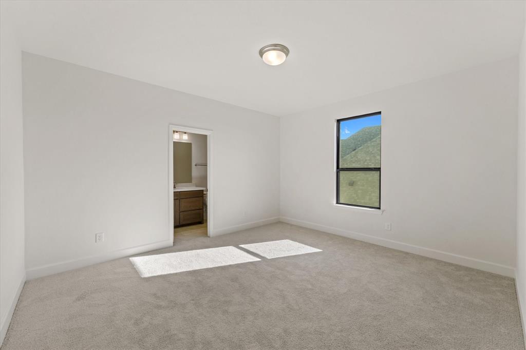 4626 Rillstone Road Midlothian, TX 76065 - Photo 33 of 40 Unfurnished bedroom with light carpet and ensuite bath