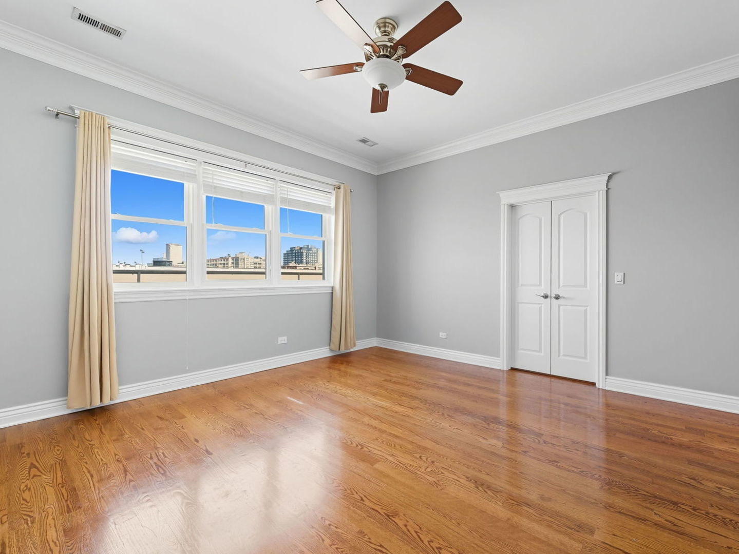 1248 West Jackson Boulevard, Unit 4W Chicago, IL 60607 - Photo 12 of 24 a view of a kitchen with wooden floor and a ceiling fan