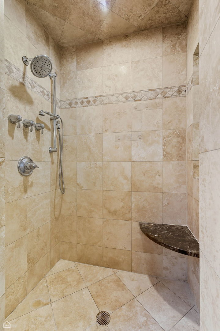 1248 West Jackson Boulevard, Unit 4W Chicago, IL 60607 - Photo 17 of 24 a bathroom with a shower