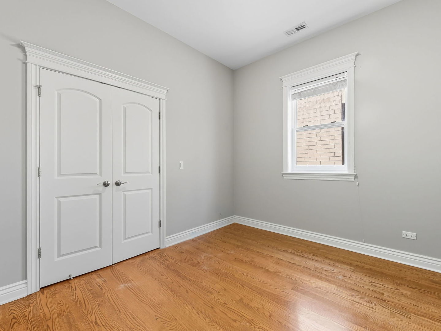 1248 West Jackson Boulevard, Unit 4W Chicago, IL 60607 - Photo 20 of 24 a view of an empty room with a window