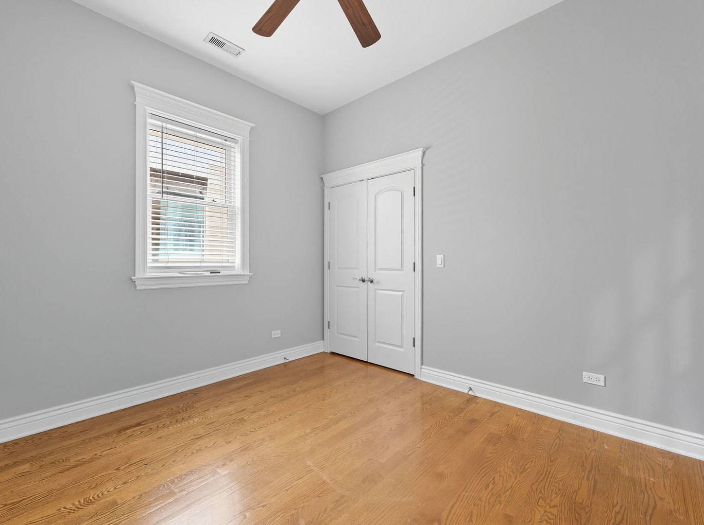 1248 West Jackson Boulevard, Unit 4W Chicago, IL 60607 - Photo 22 of 24 an empty room with a window