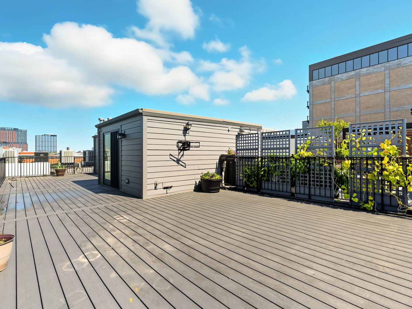 1248 West Jackson Boulevard, Unit 4W Chicago, IL 60607 - Photo 23 of 24 a view of a terrace