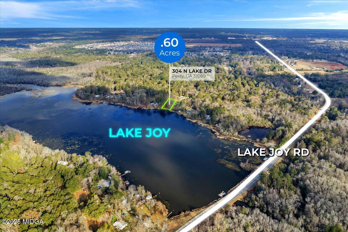 304 North Lake Drive Perry, GA 31069 - Photo 7 of 27 a view of water from a balcony