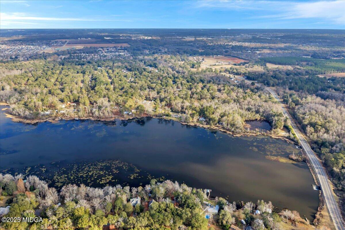 304 North Lake Drive Perry, GA 31069 - Photo 9 of 27 a view of a sky from a balcony