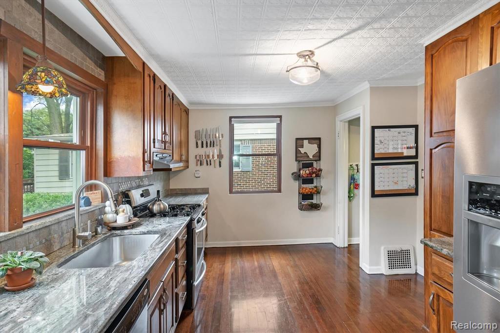 22414 Edison Street Dearborn, MI 48124 - Photo 8 of 27