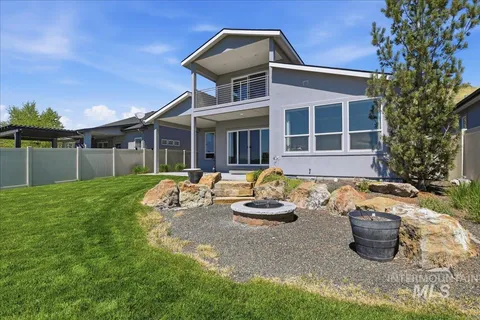 $725,000 | 7691 West Hill Road, Boise, ID 83714