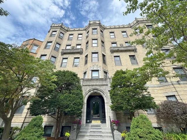 $2,050 | 51 Park Drive, Unit 12A, Boston, MA 02215
