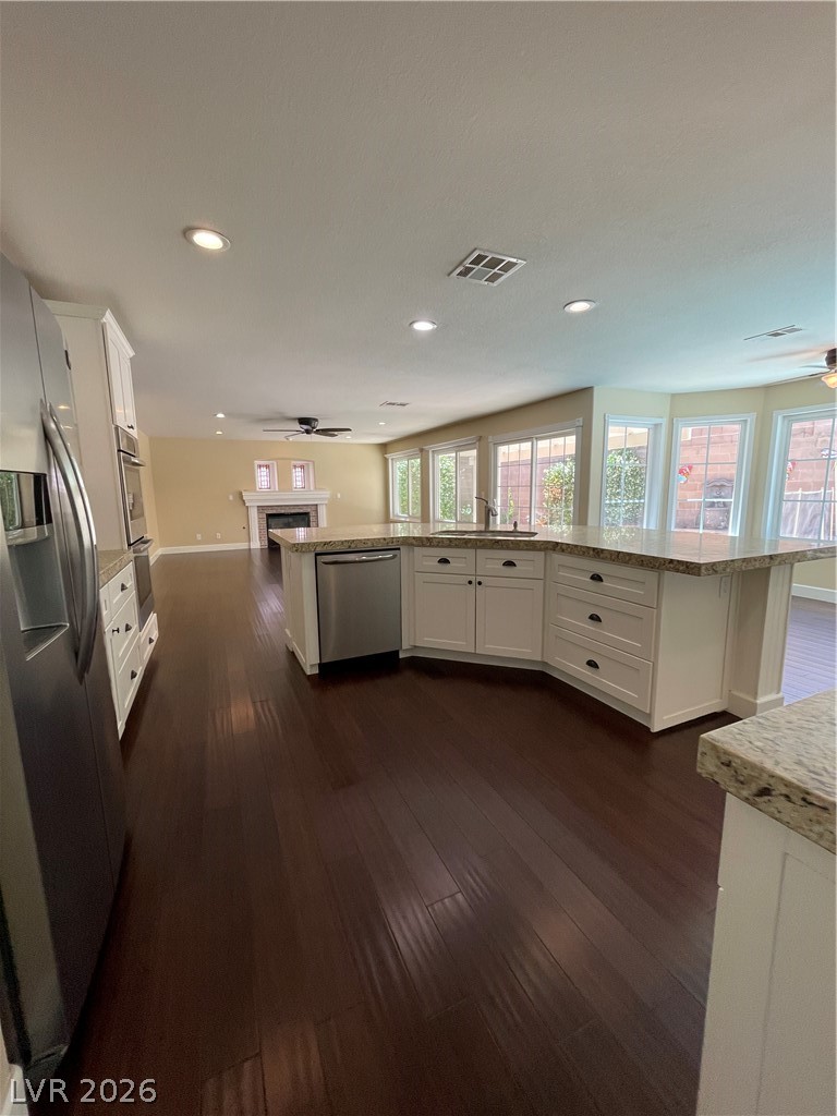 271 Pointe Ranier Avenue Henderson, NV 89012 - Photo 6 of 57