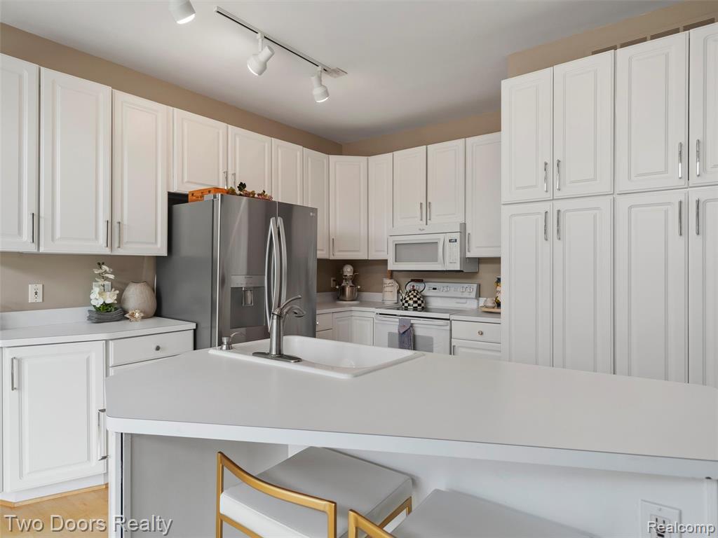 2239 Crystal Drive Rochester Hills, MI 48309 - Photo 15 of 42