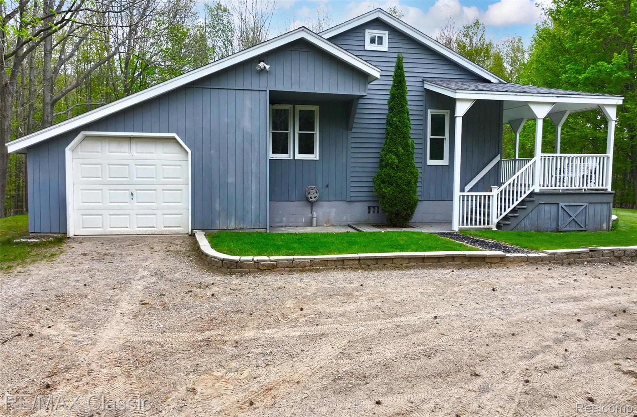 4611 Murray Road Mayville, MI 48744 - Photo 2 of 50 Attached extra deep garage