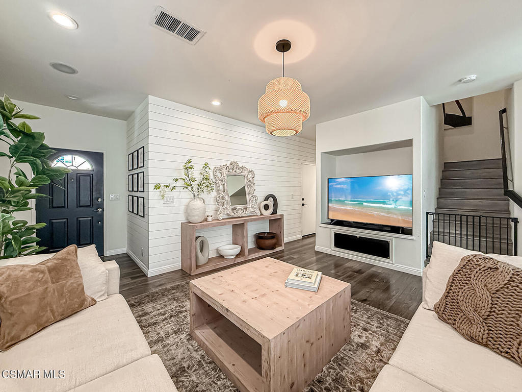 619 Hooper Avenue Simi Valley, CA 93065 - Photo 8 of 56