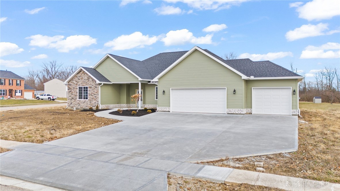 9907 Barnum Road Piqua, OH 45356 - Photo 3 of 27