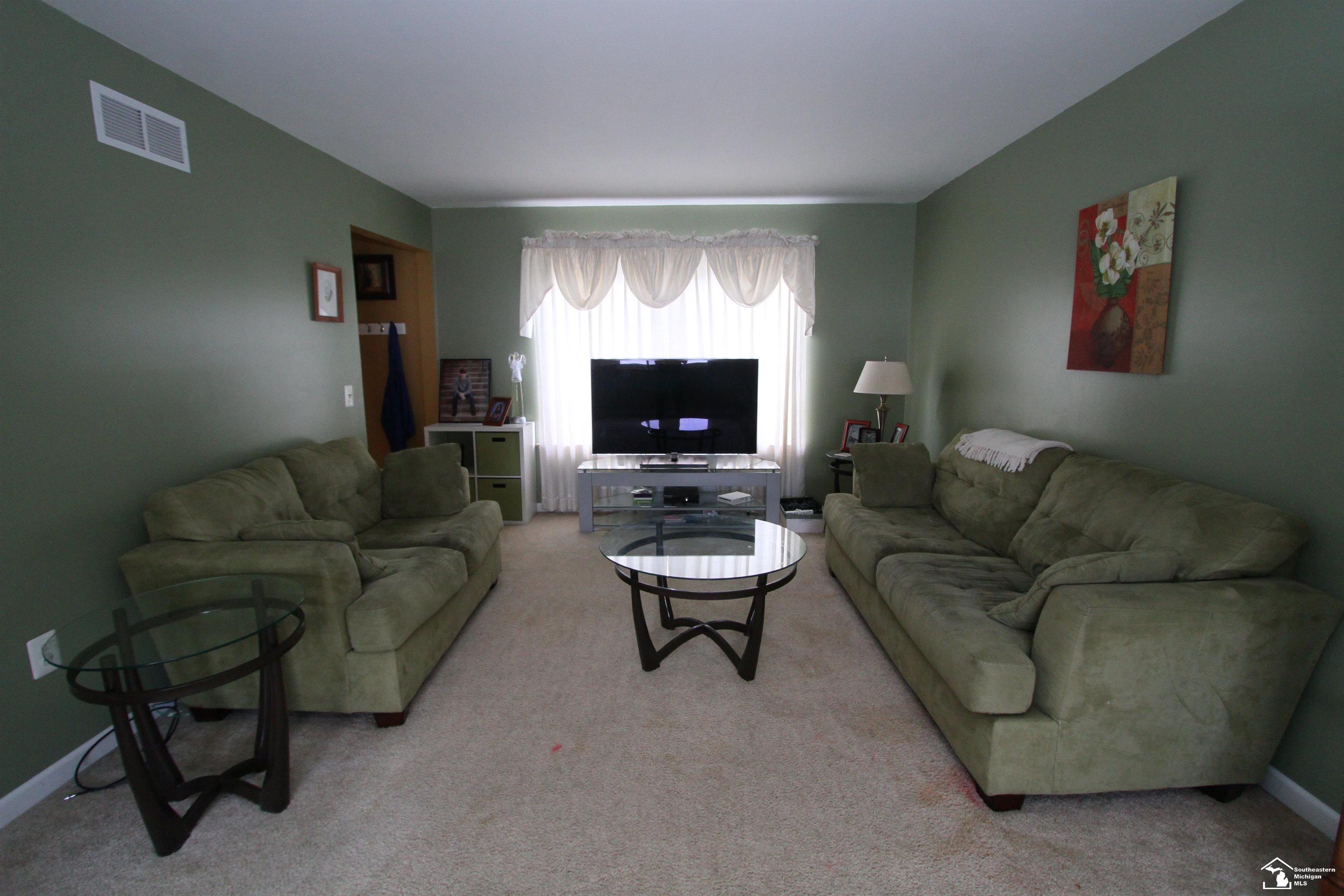 24780 Timber Ridge Trail Flat Rock, MI 48134 - Photo 5 of 32 50085838-4.JPG
