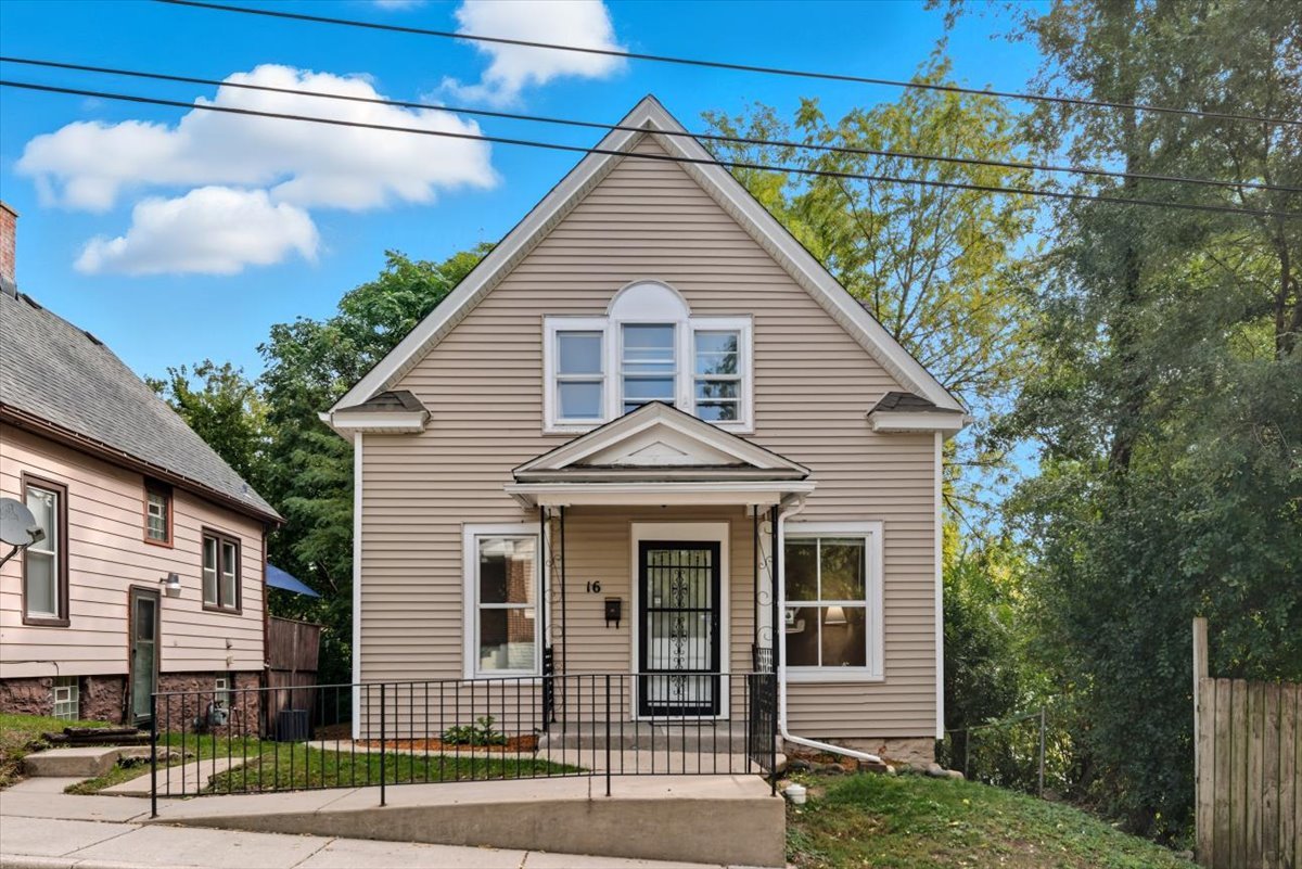 16 Ivy Street Joliet, IL 60436 - Photo 1 of 17