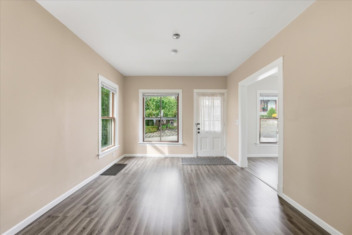 16 Ivy Street Joliet, IL 60436 - Photo 3 of 17