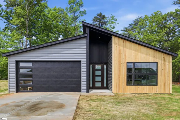 $320,000 | 1081 Country Club Road, Pickens, SC 29671