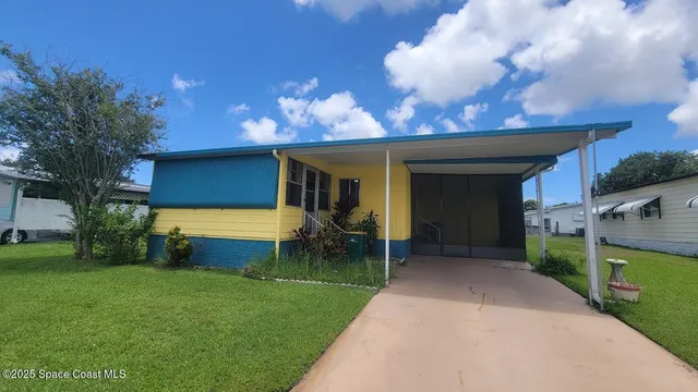 a view of a house with a back yard