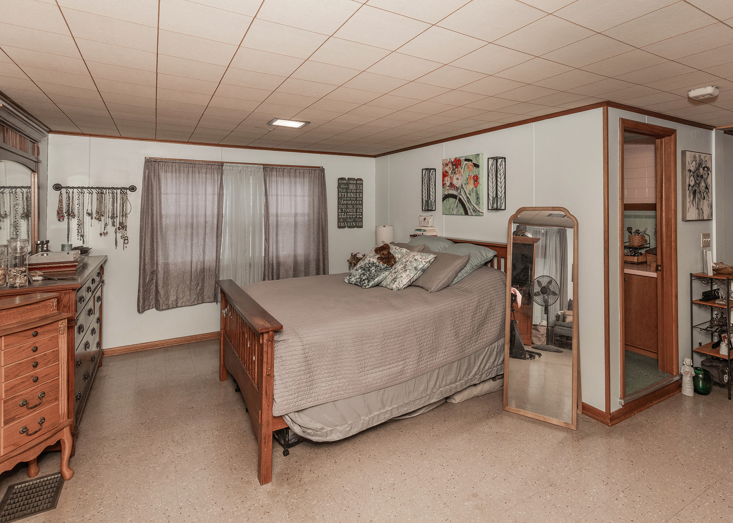 1125 17th Avenue Moline, IL 61265 - Photo 27 of 33 a bedroom with a bed and a table