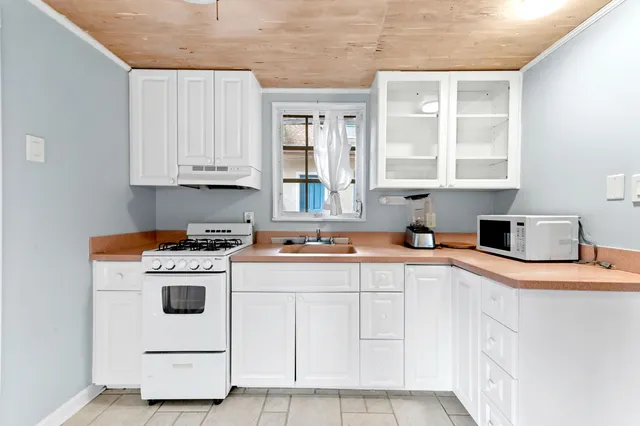 $2,000 | 424 51st Street, West Palm Beach, FL 33407