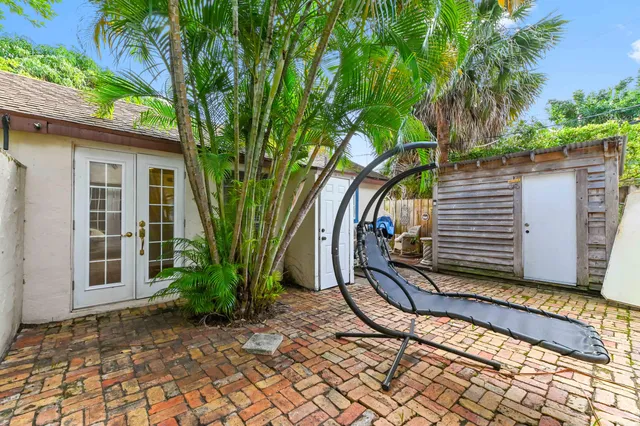 $2,000 | 424 51st Street, West Palm Beach, FL 33407