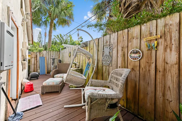 $2,000 | 424 51st Street, West Palm Beach, FL 33407