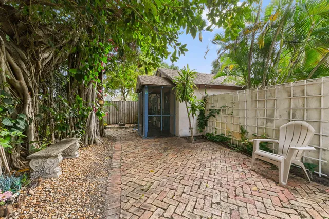 $2,000 | 424 51st Street, West Palm Beach, FL 33407