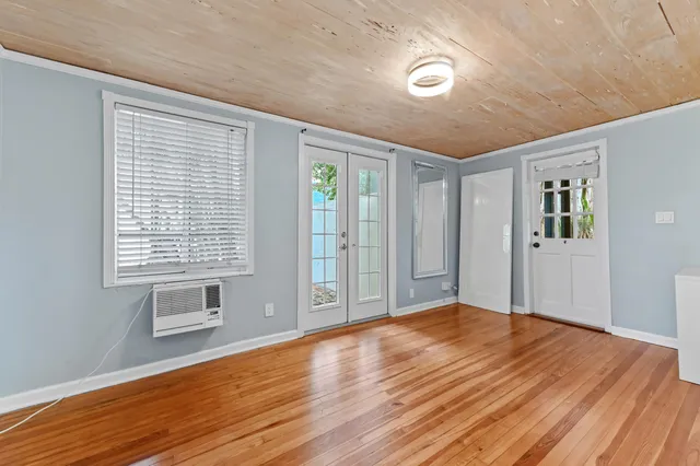 $2,000 | 424 51st Street, West Palm Beach, FL 33407