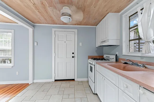 $2,000 | 424 51st Street, West Palm Beach, FL 33407