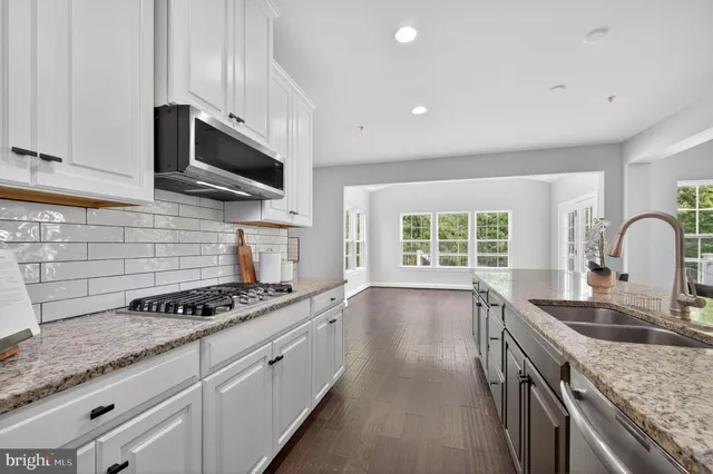 $930,000 | 14521 Bentley Park Drive, Burtonsville, MD 20866