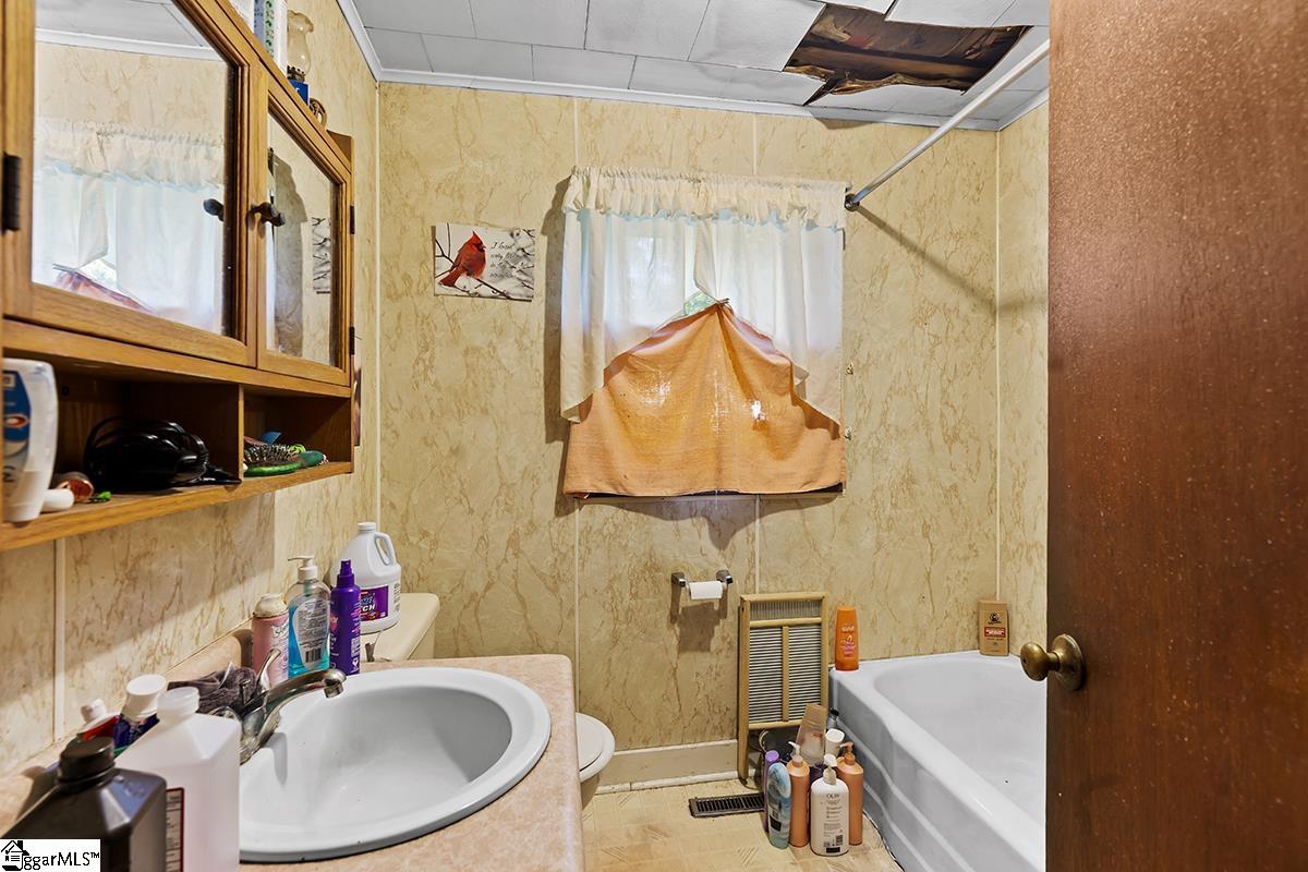 152 Maddox Bridge Road Ware Shoals, SC 29692 - Photo 9 of 13