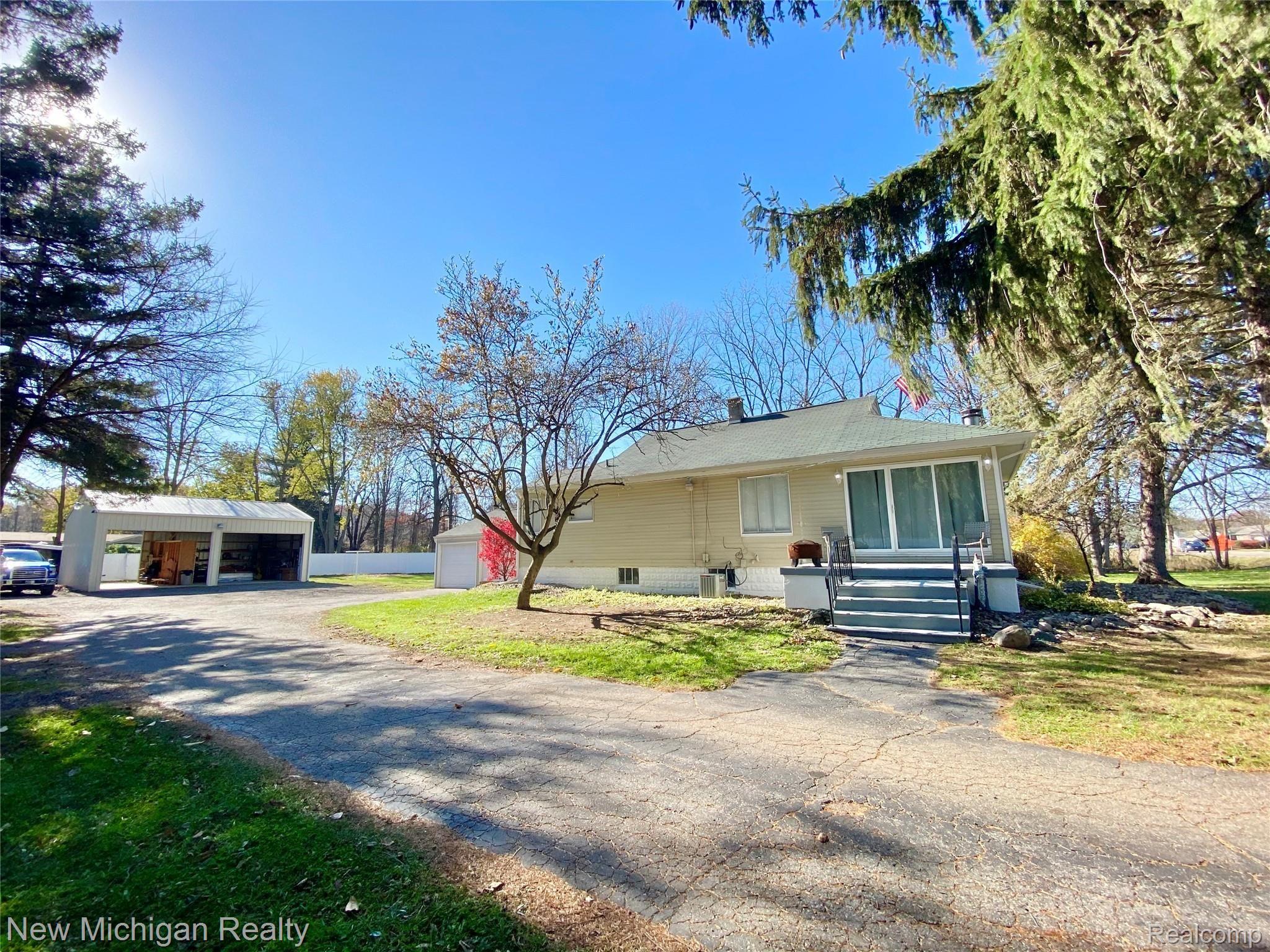 5521 Calkins Road Flint, MI 48532 - Photo 28 of 38 B2D37C7D-D89B-4D45-9952-9C8F7F219742.jpeg