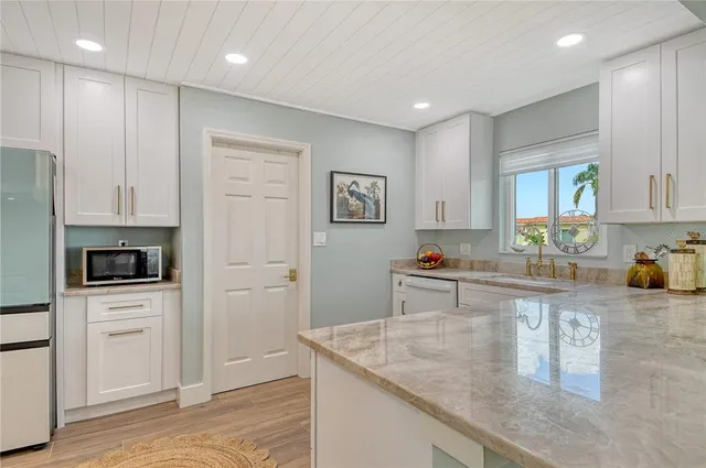 $6,500 | 4780 Gulf Of Mexico Drive, Longboat Key, FL 34228