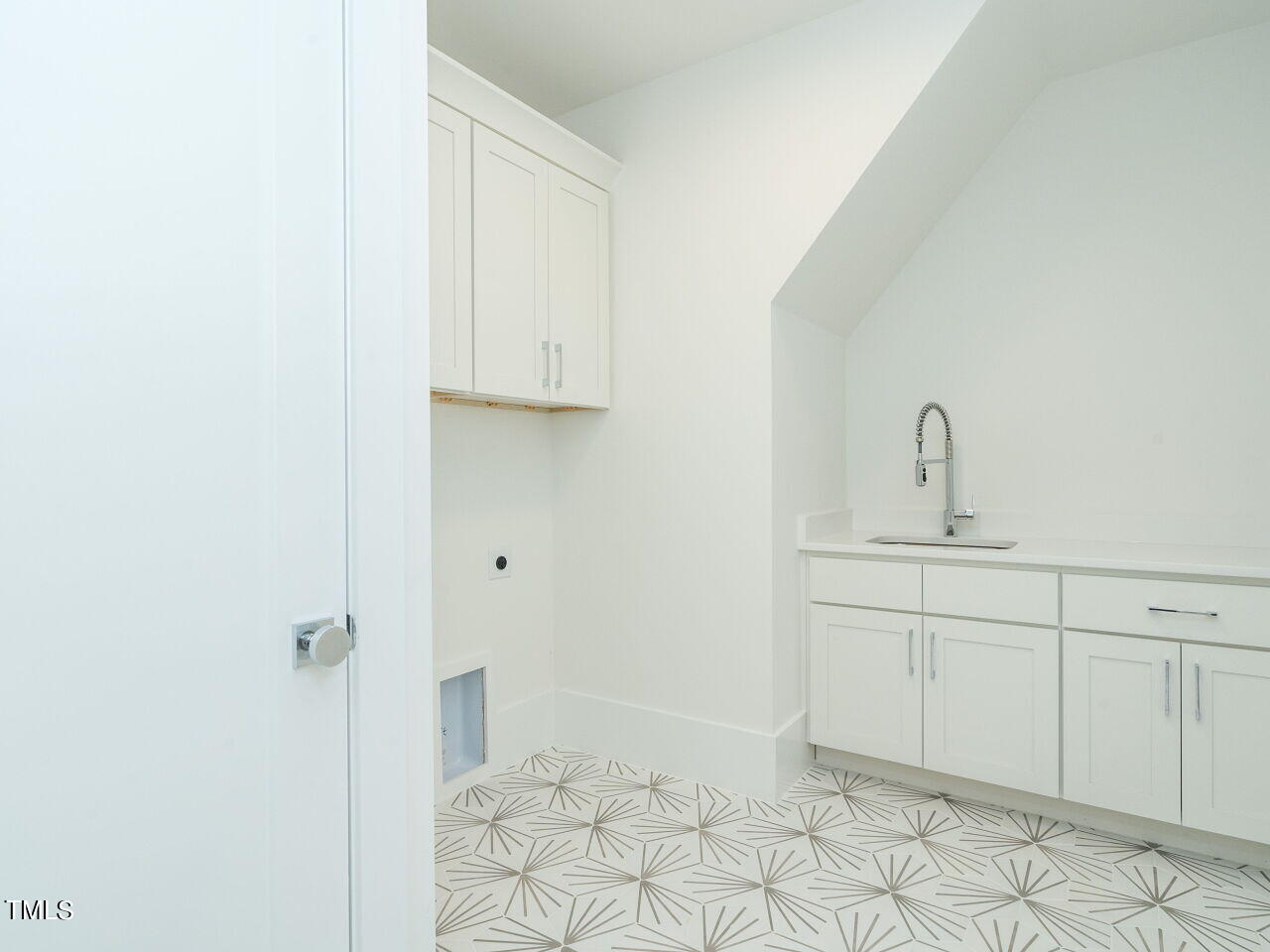 301 Shepherd Street Raleigh, NC 27607 - Photo 36 of 37 a bathroom with a sink and mirror