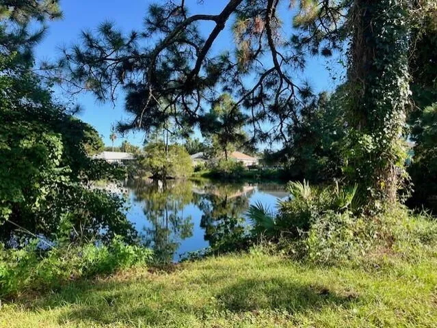 $1,800 | 2052 Shadow Lake Drive, Gulf Breeze, FL 32563