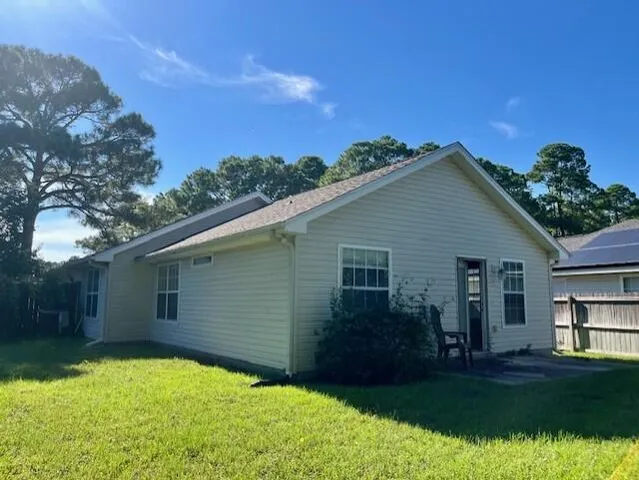 $1,800 | 2052 Shadow Lake Drive, Gulf Breeze, FL 32563