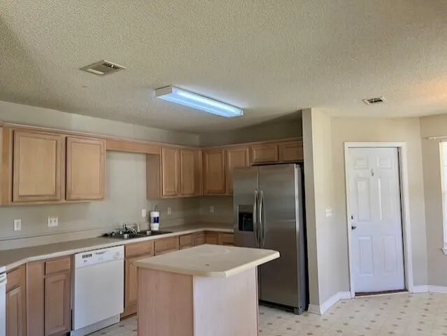 $1,800 | 2052 Shadow Lake Drive, Gulf Breeze, FL 32563