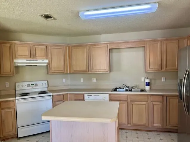 $1,800 | 2052 Shadow Lake Drive, Gulf Breeze, FL 32563