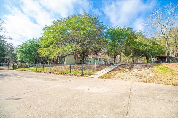 $350,000 | 208 Gardenia Street, Onalaska, TX 77360
