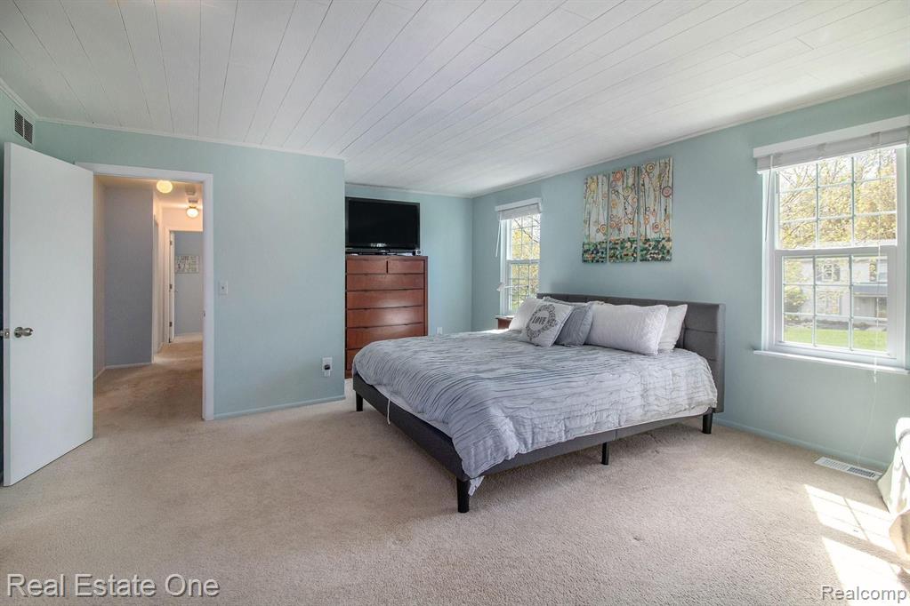 1296 Barneswood Lane Rochester Hills, MI 48306 - Photo 14 of 32