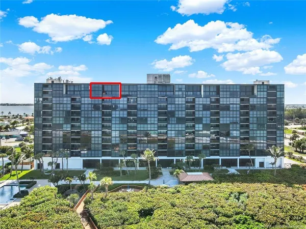 $1,200,000 | 10410 South Ocean Drive, Unit PH8, Jensen Beach, FL 34957