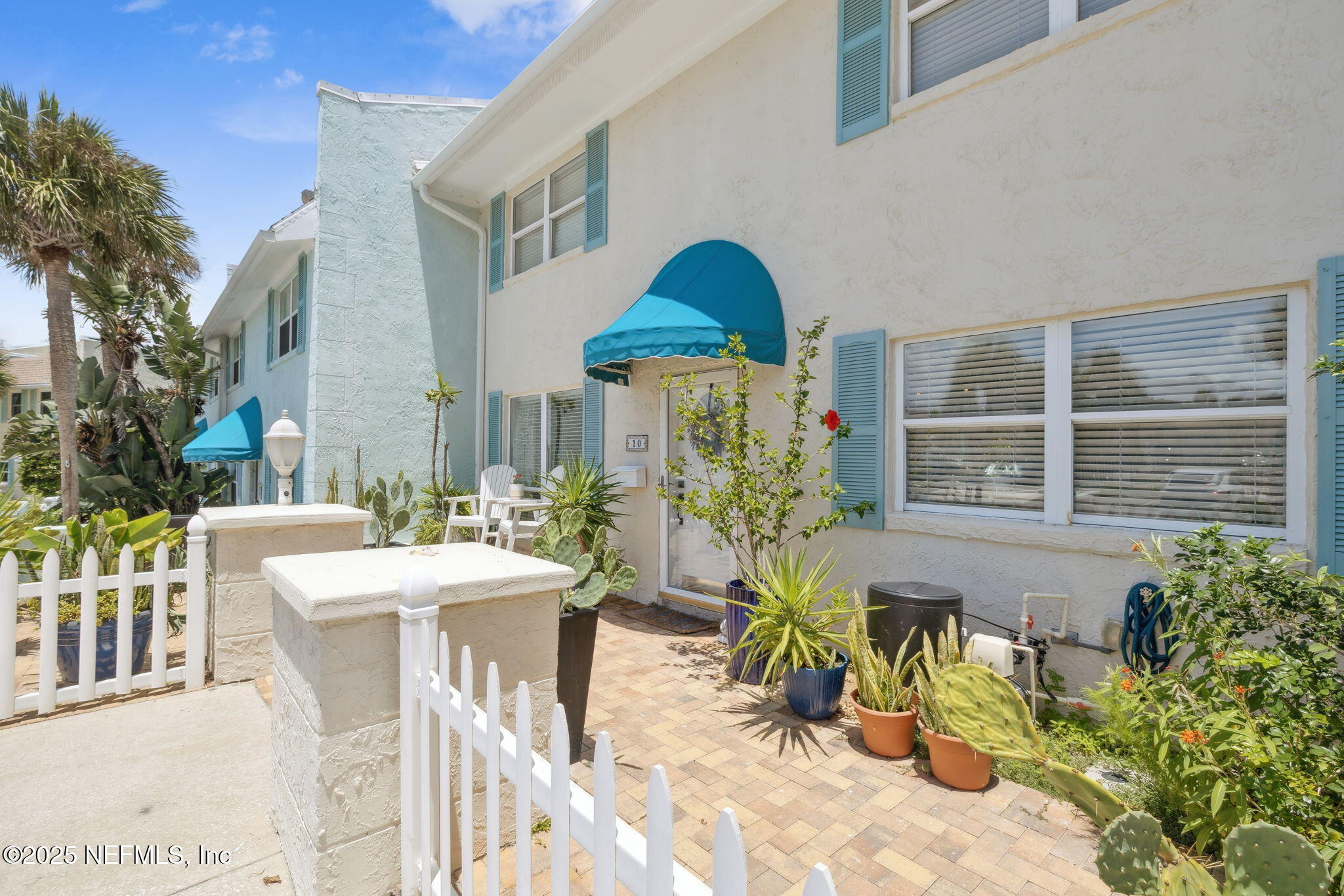 2233 Seminole Road, Unit 10 Atlantic Beach, FL 32233 - Photo 5 of 63 a view of an outdoor space with furniture
