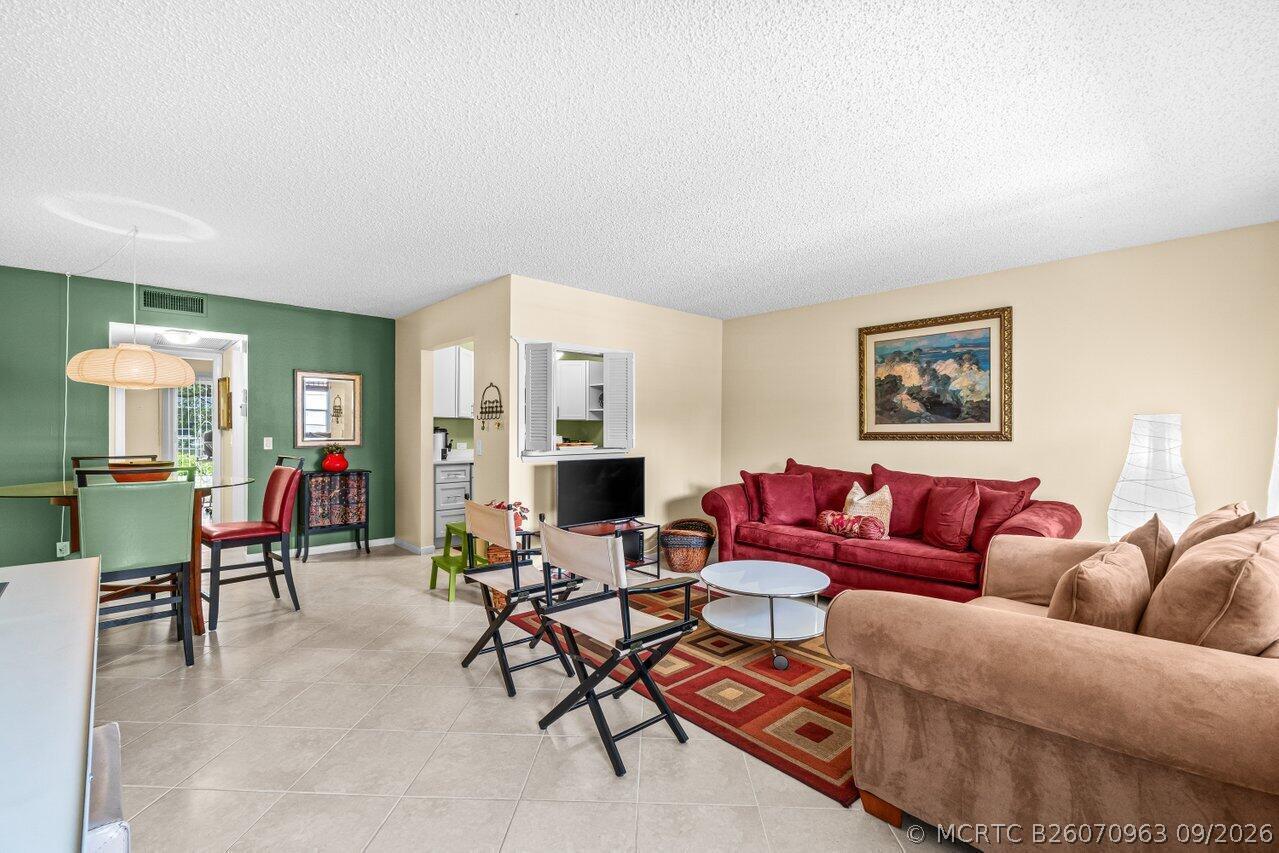 68 Suffolk B, Unit 680 Boca Raton, FL 33434 - Photo 4 of 22 Living 1