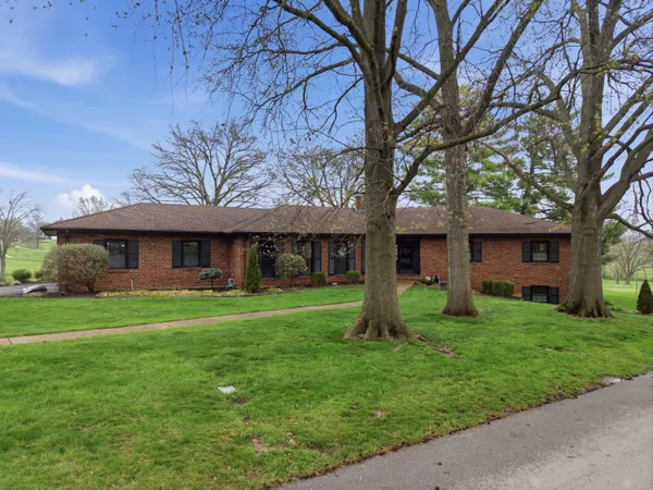 $950,000 | 2215 South Country Club Drive, Columbia, MO 65201