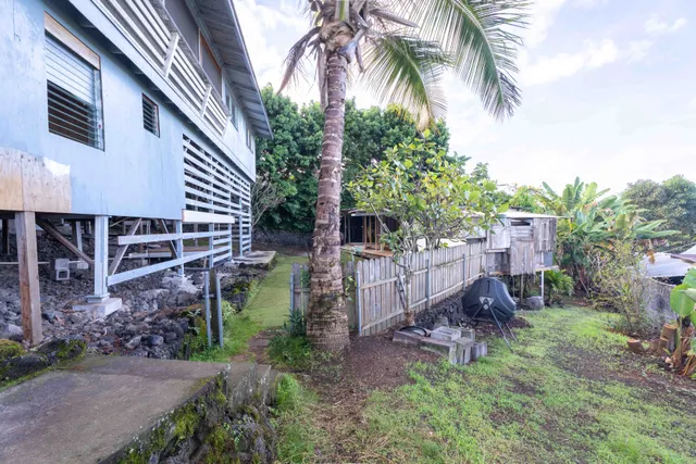 a view of a house with a yard and entertaining space