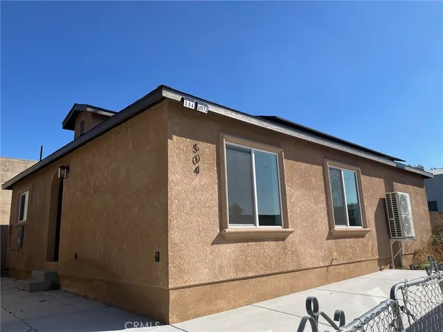 $2,995 | 504 East Stuart Avenue, Unit 2, Redlands, CA 92374