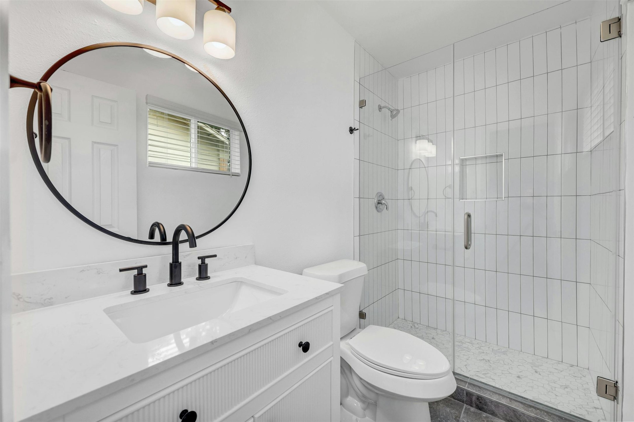 6506 King George Drive Austin, TX 78745 - Photo 15 of 21 Primary bath
