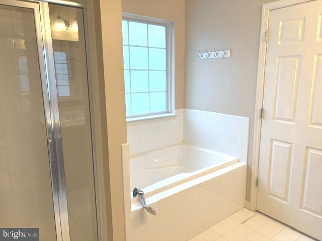 5870 Deer Ridge Lane Elkridge, MD 21075 - Photo 25 of 55 Primary bath soaking tub