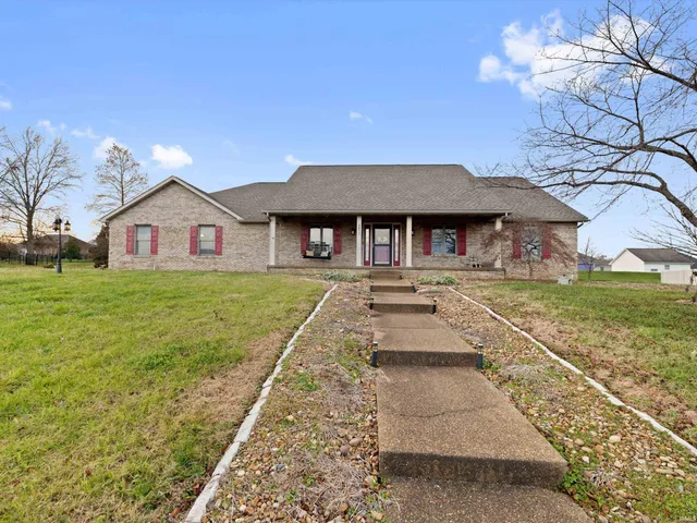 $395,000 | 2677 Briarcliff Drive, Newburgh, IN 47630