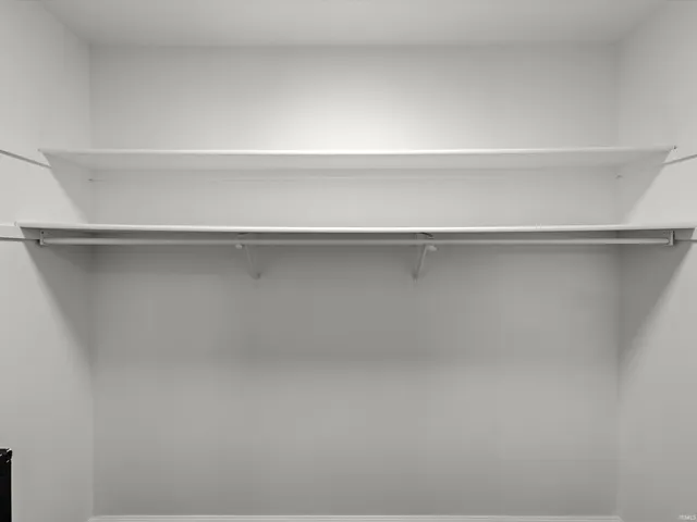 $395,000 | 2677 Briarcliff Drive, Newburgh, IN 47630