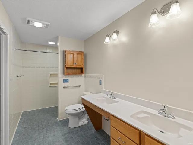 $395,000 | 2677 Briarcliff Drive, Newburgh, IN 47630